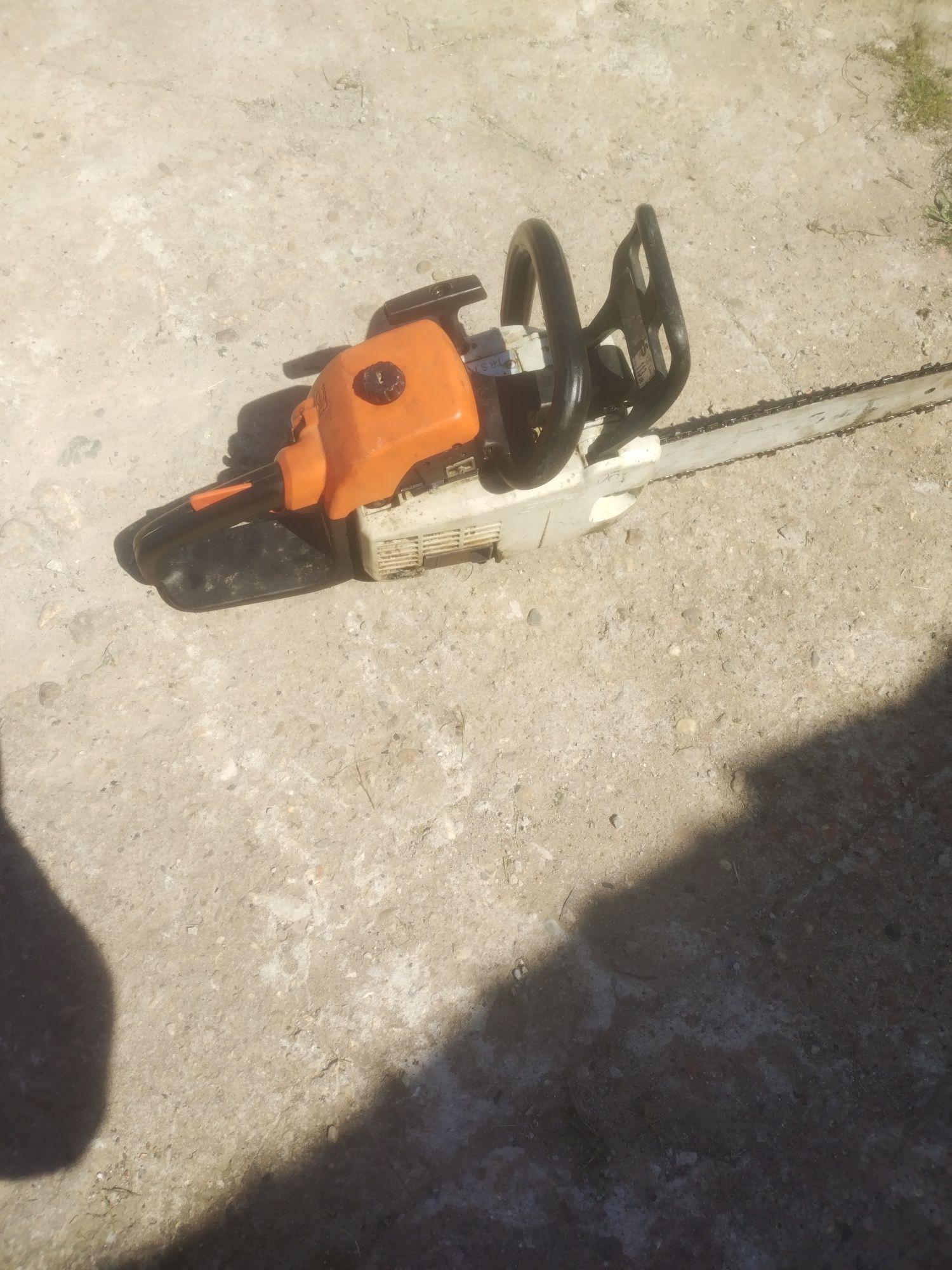 Vând drujba Stihl ms200