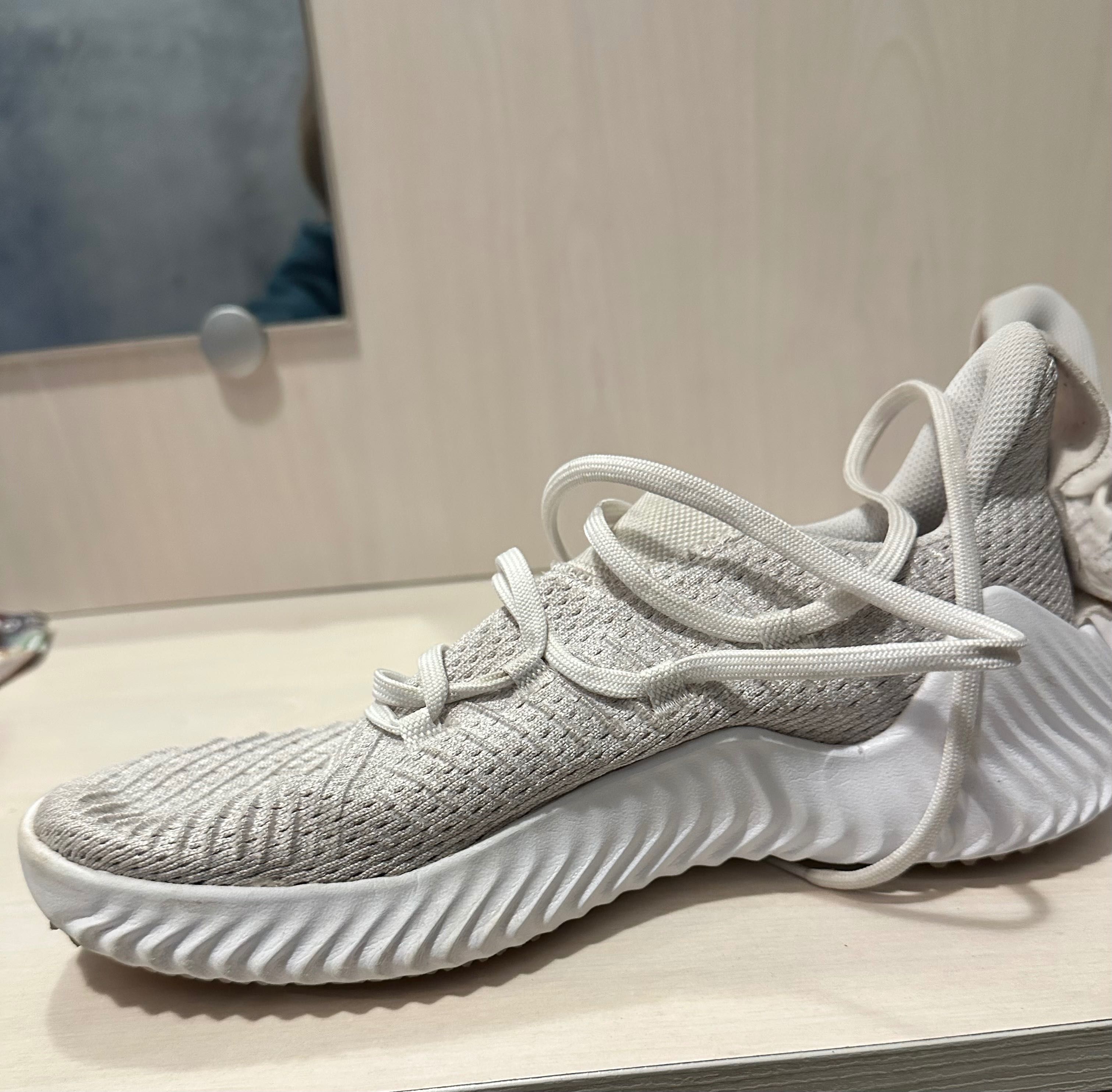 Спортни обувки adidas