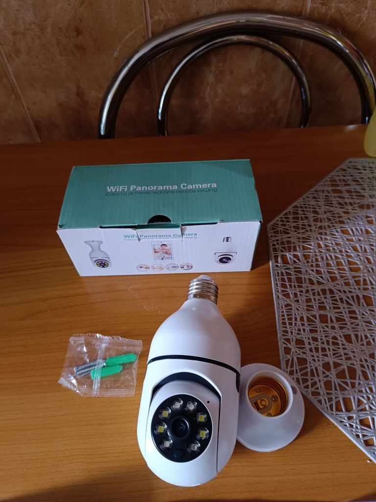 Camere video de supraveghere tip bec, interior-exterior