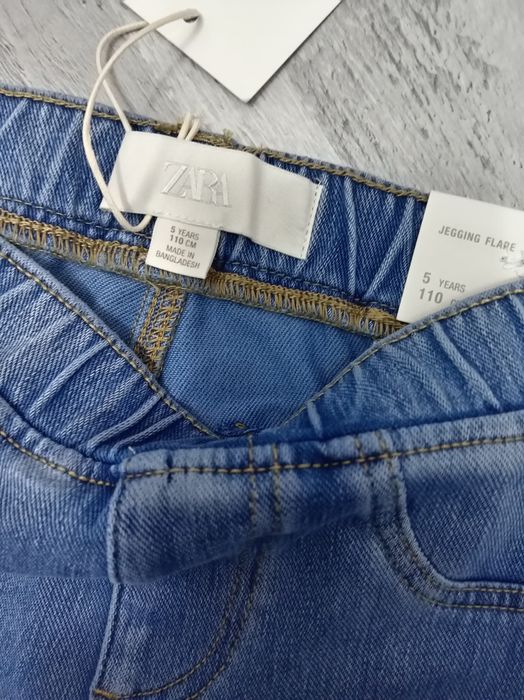 Blugi evazați, pentru fetite, marca Zara, mărime 110cm(5ani)