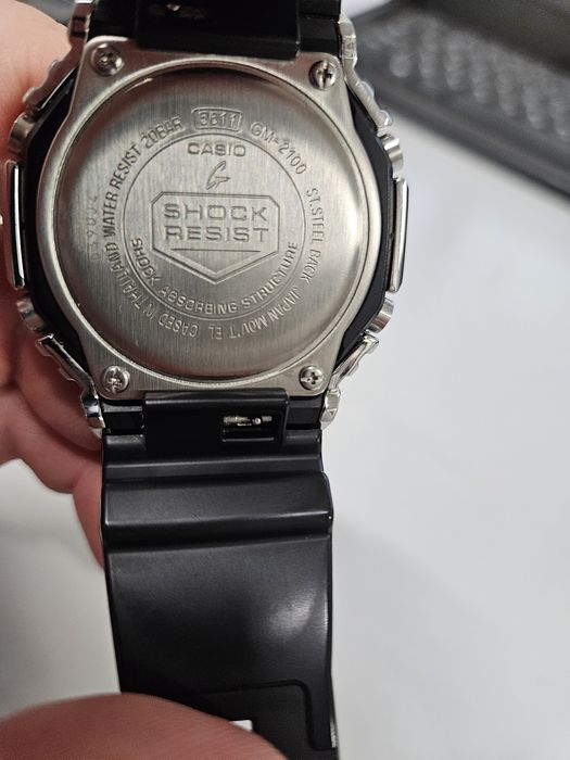CASIO G-SHOCK-GM-2100-1AER Водоустойчив 20 bar.- в отлично състояние
