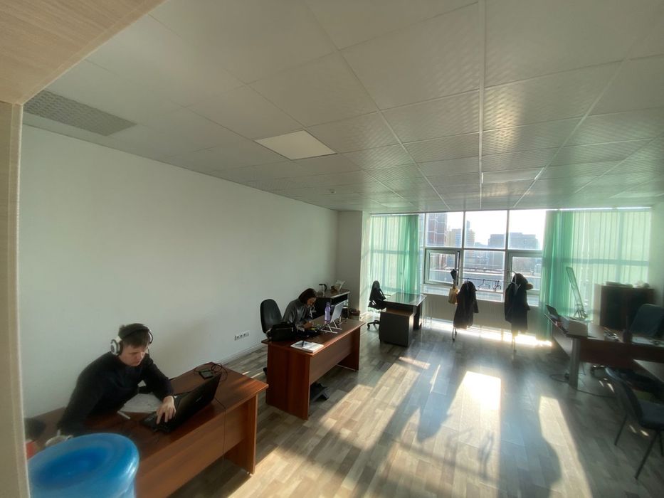 Офис аренда на Республике, место в офисе, коворкинг