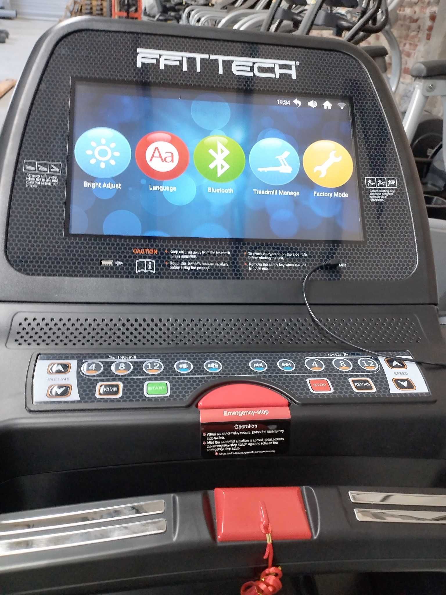 Професионална бягаща пътека FFITTECH® PRO-RUN TV
