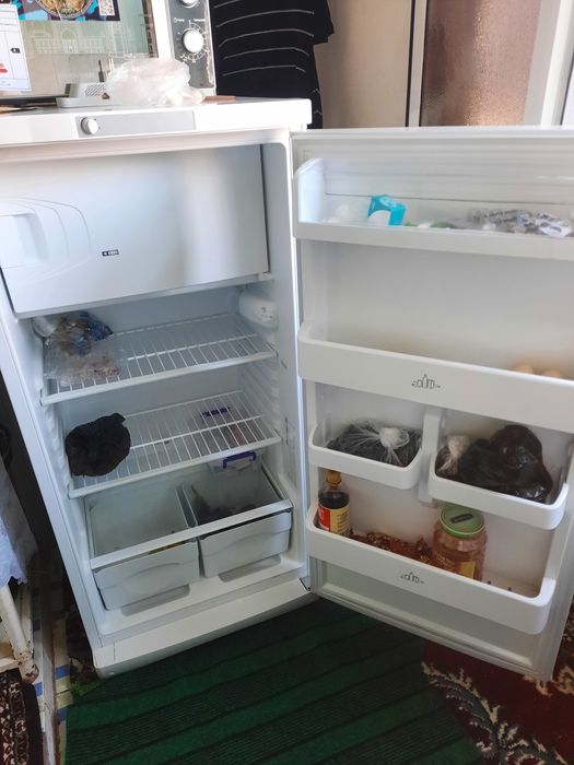 Холодильник Индесит сотилади