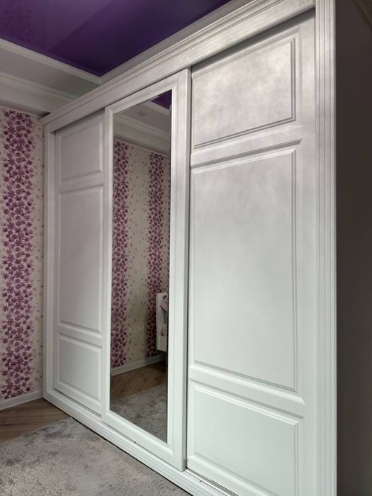 Платяной шкаф белого цвета в отличном состоянии