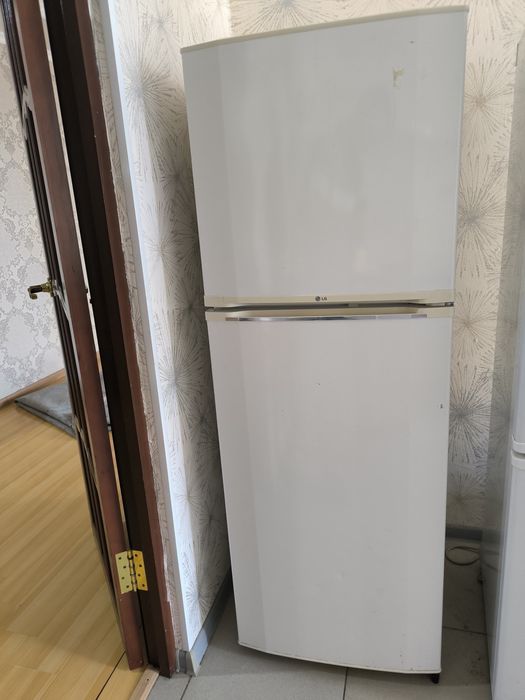 Продам нерабочий холодильник LG на запчасти