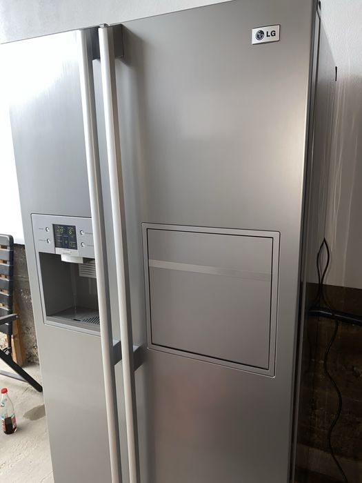 Frigider side by side Lg