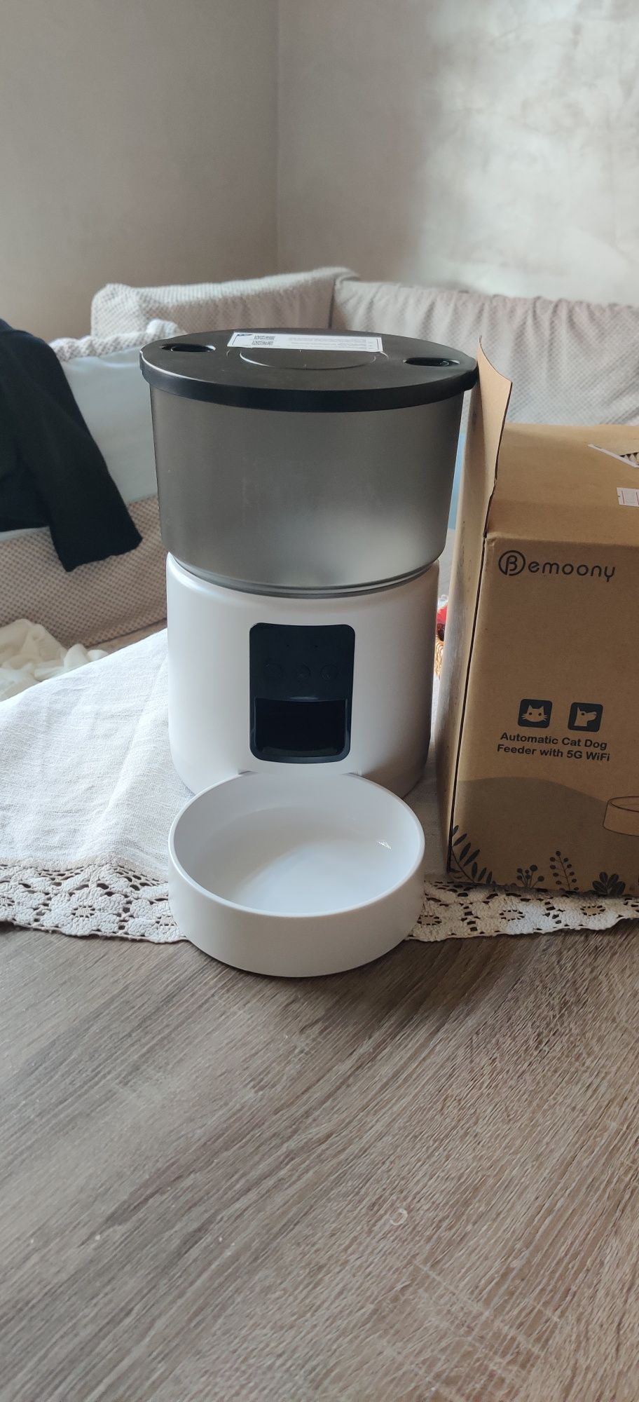 Wifi смарт хранилка за котки и кучета