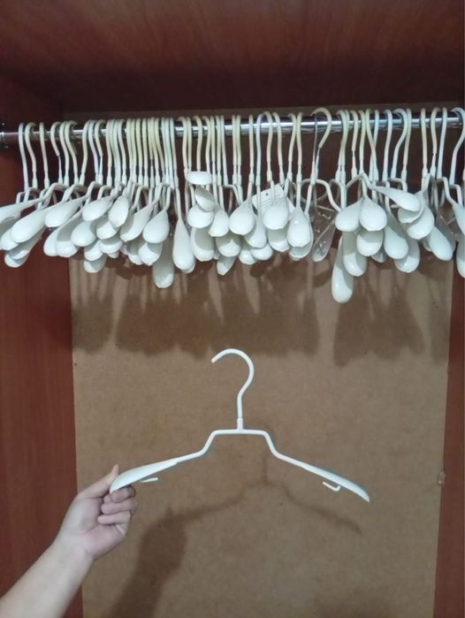 Плечики детские белые