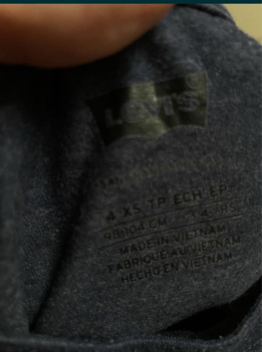 Tricou + pantaloni Levi’s 4 ani