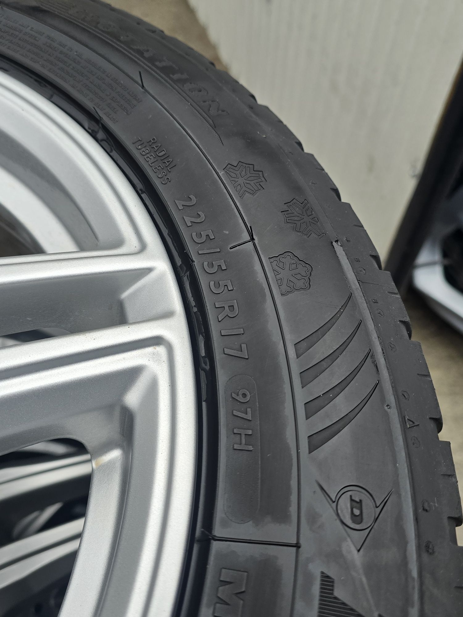 4 Броя 225/55/17 Dunlop 2x6mm 2x5mm RunFlat