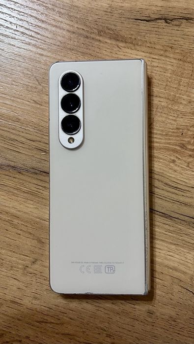 Продаётся Самсунг зет фонд 4