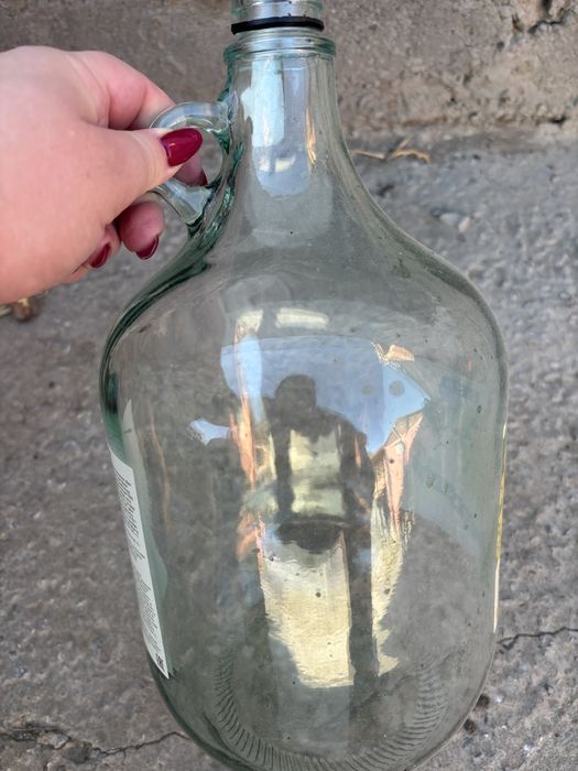 Продам бутылки стекло. 1л и 5л