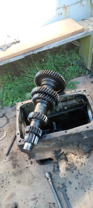 Продам корпус кпп камаз, передние рессоры листами.
