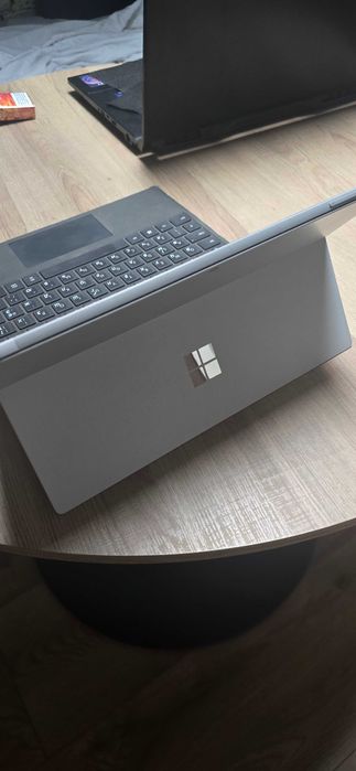 Microsoft Surface Pro 7 +
