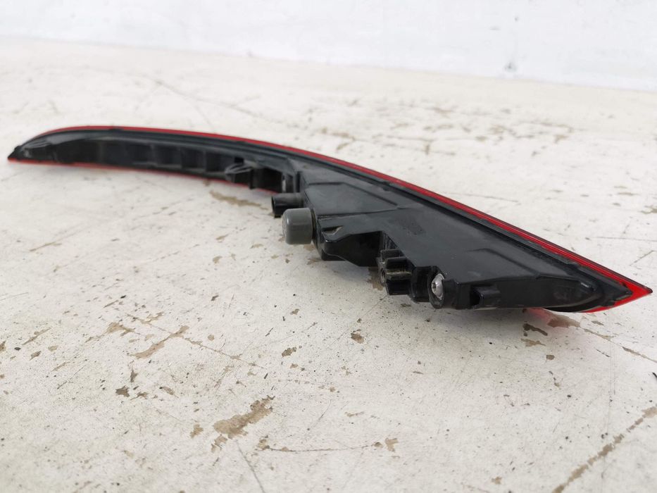 Порше Каен / Porsche Cayenne [ - ] Оригинален заден десен светлоотрази