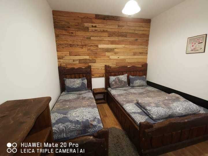 Спални обзавеждания от масив (орех,дъб,Бук)