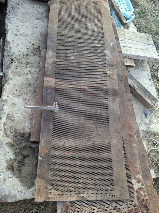 Сетка для дробилка, один лист, 157×47 см, диаметр 4мм.