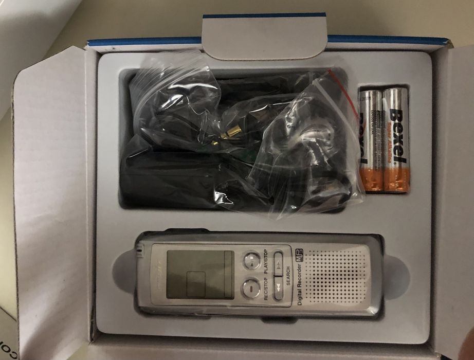 Диктофон новый.