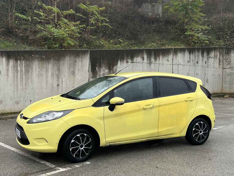 Продавам Ford Fiesta