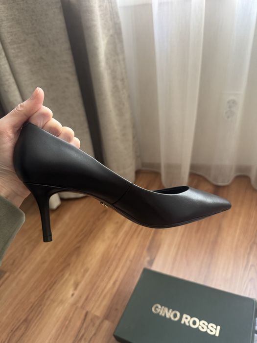 Дамски обувки Gino Rossi, размер 37