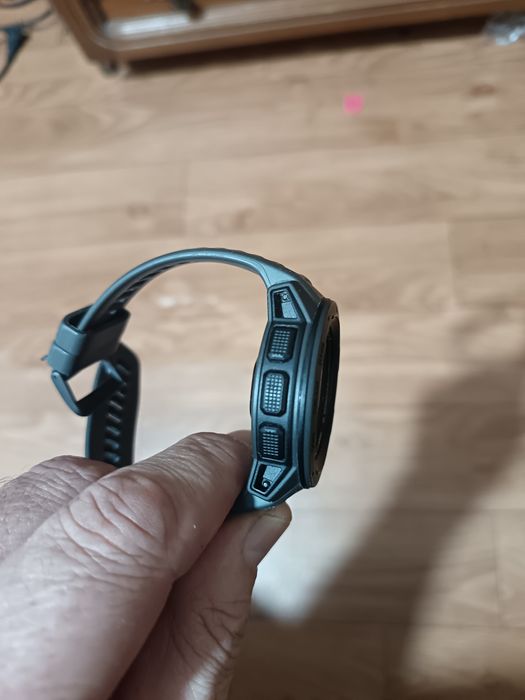Часы Garmin instinct