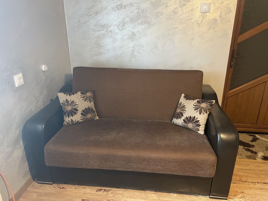 Canapea extensibila / margini piele / perni incluse
