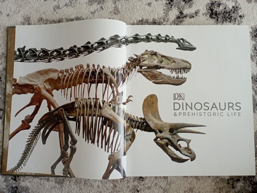 Carte Dinozaurii si viata preistorica