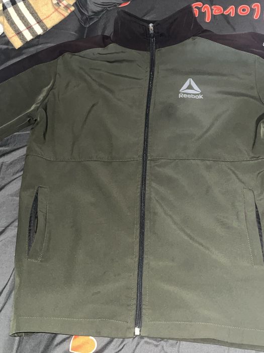 Продам вещи кофты , кепка , шарф