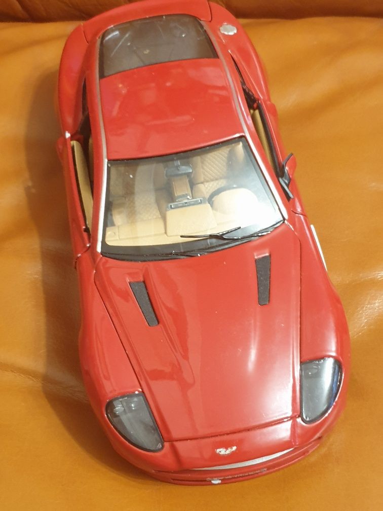 bburago aston martin vanquish 1/18