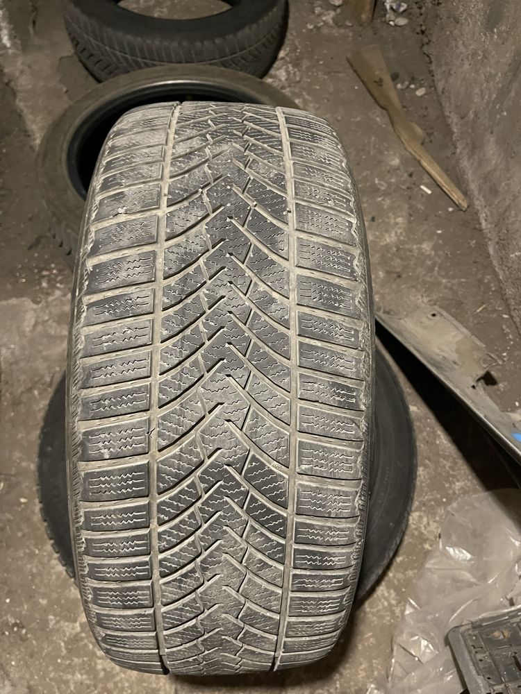 Зимни гуми Semperito 235/45 18 XL M * S