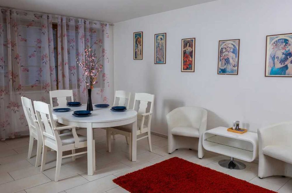 Дава се под наем Тристаен апартамент в Пловдив, Въстанически - 97 кв.м за 408 € - Снимка #1