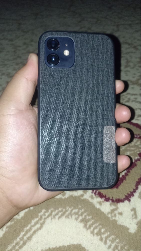 iPhone 12.