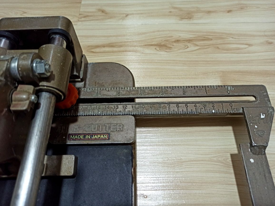 ПЛИТКОРЕЗ/КАФЕЛЕРЕЗ (40 см) продается недорого.