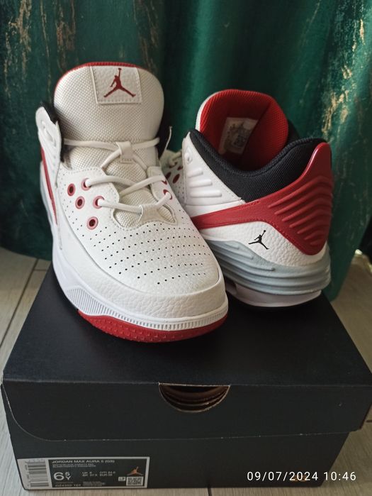 Jordan Max Aura 5