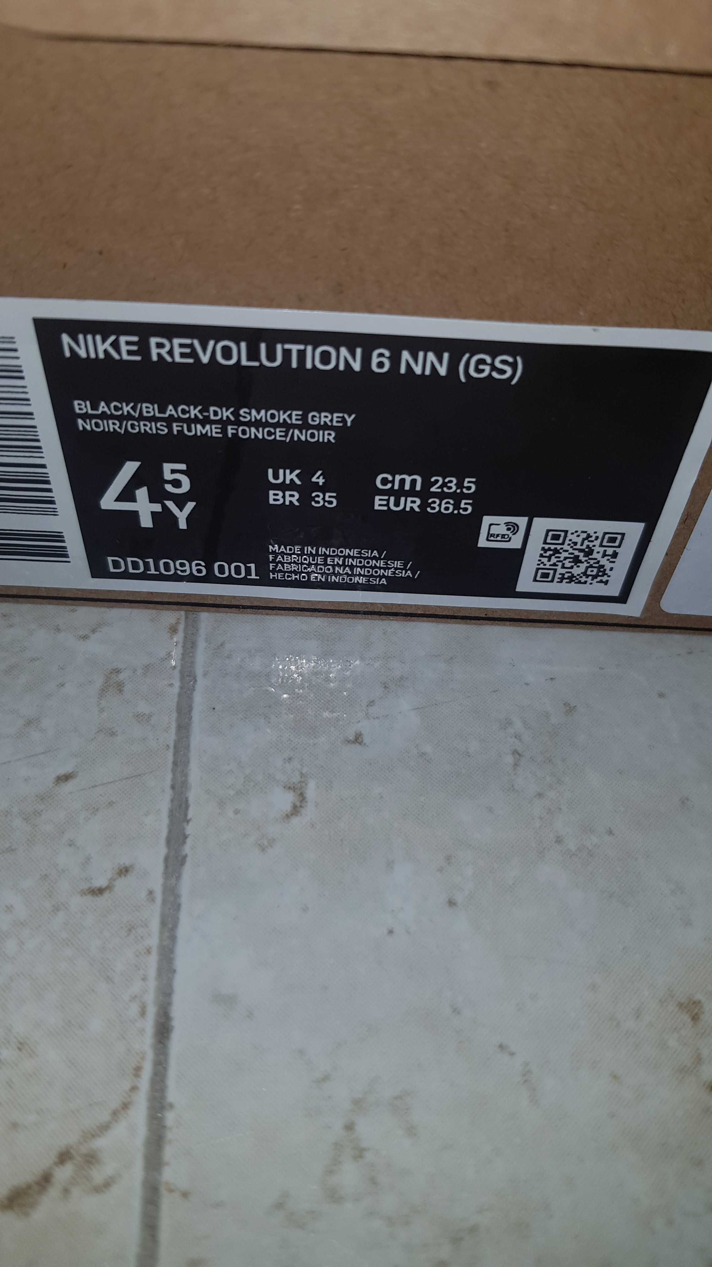 Маратонки Nike Revolution НОВИ!