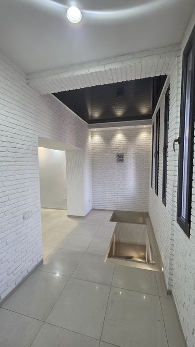 1 этаж с подвалом Евроремонт проходимость людей большая