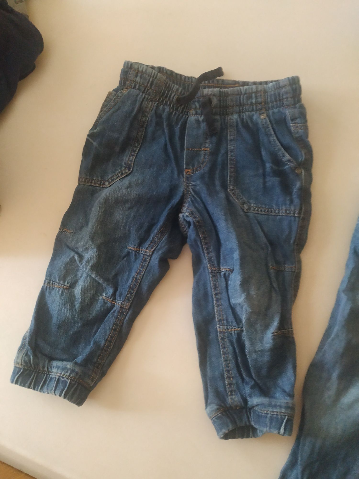 Vănd pantaloni de trening și blugi 80-86