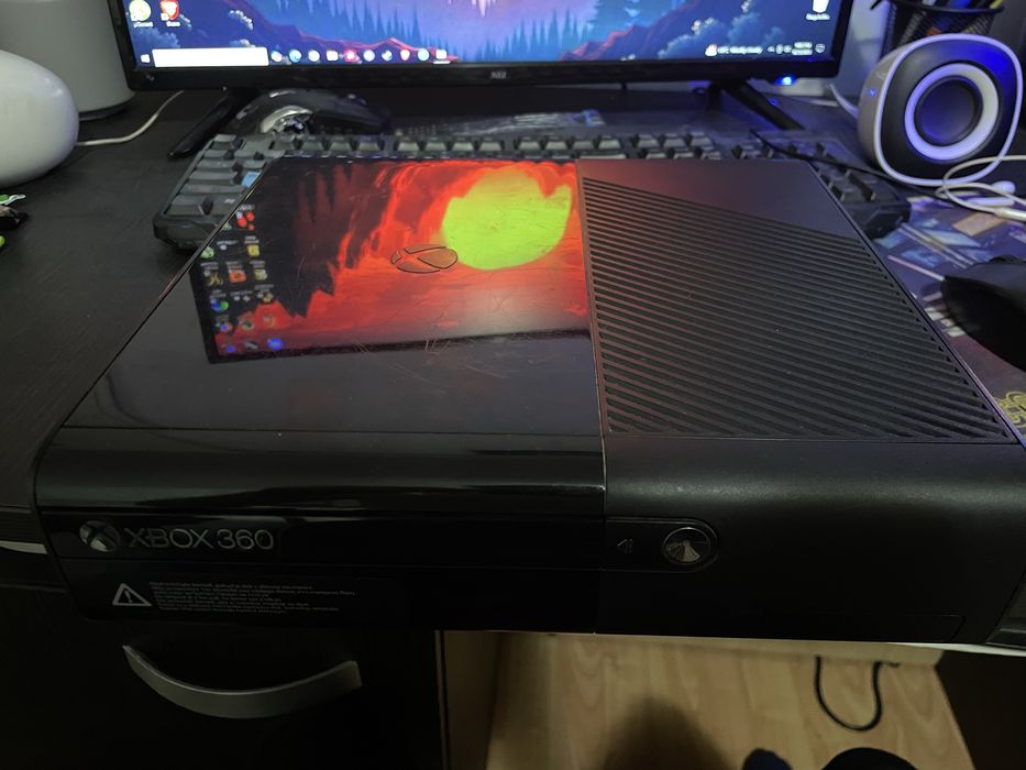 Vand xbox 360 E cu o maneta