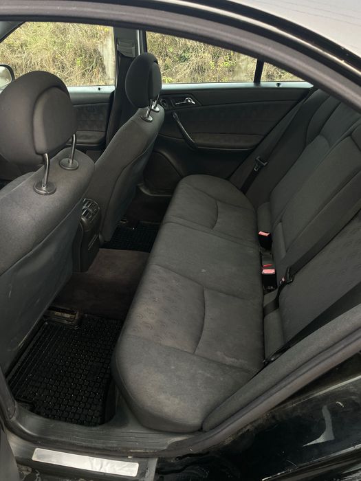 Vând Mercedes C-class