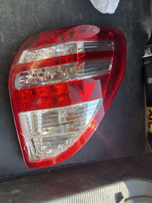 Стоп Тойота Рав 4, Десен