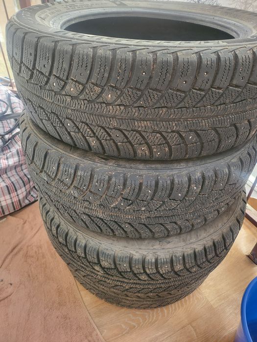 Продам шины б у  диаметр 15