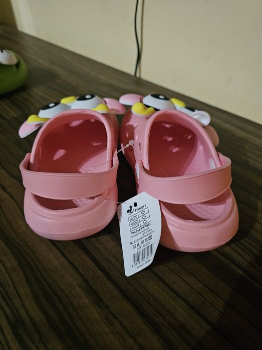 Slapi tip crocs fetite