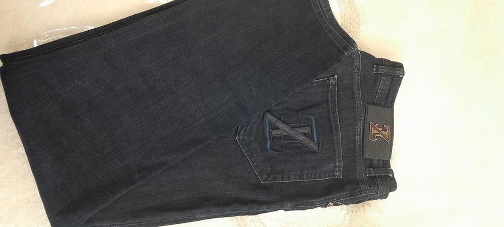 Мужеские джинсы в отличном состояние