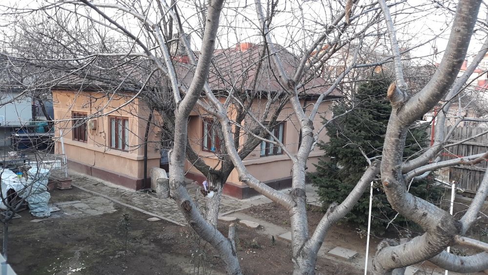 Vând casă demolabilă  414m