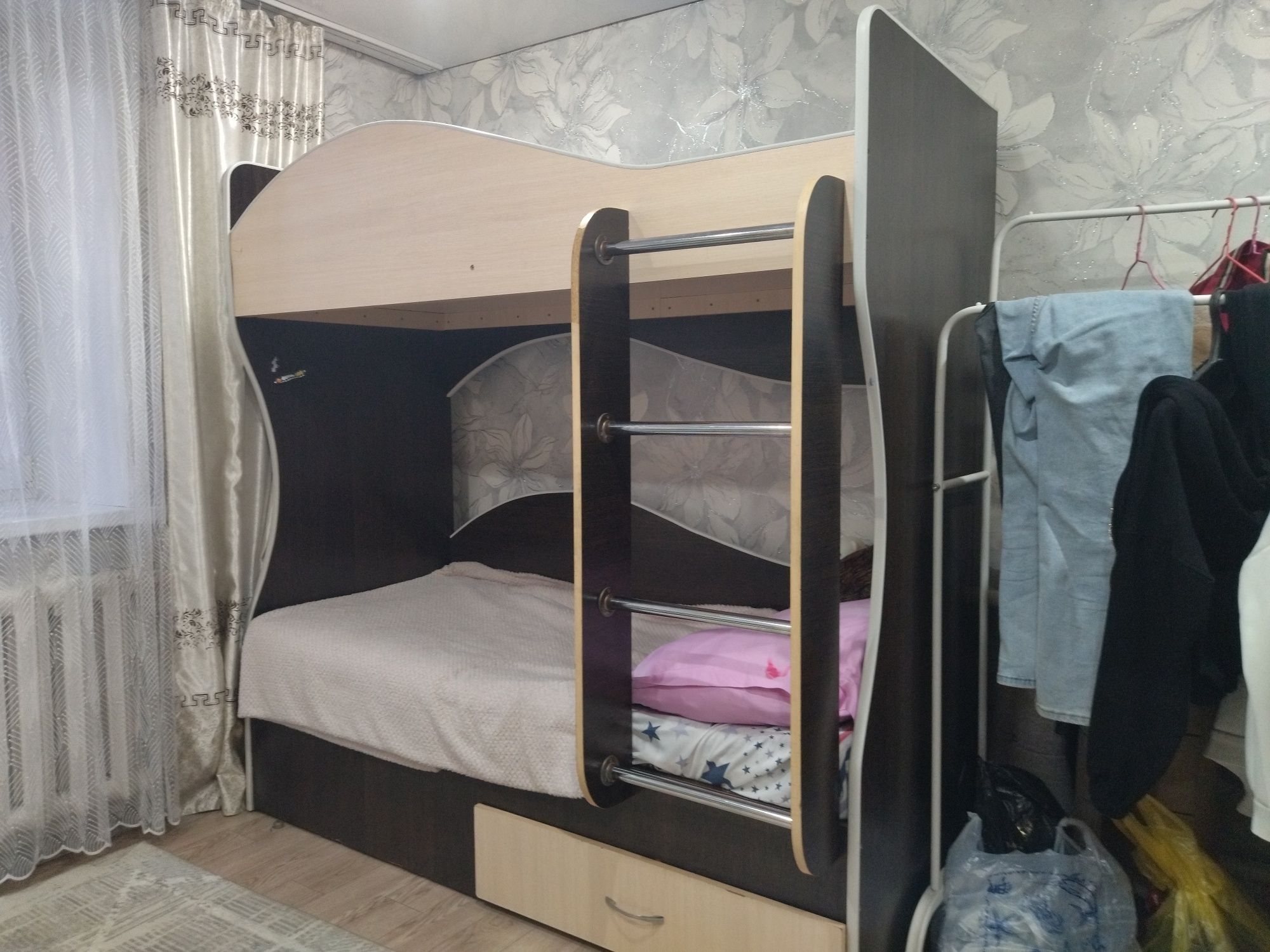 Продам двухярустную детскую кровать