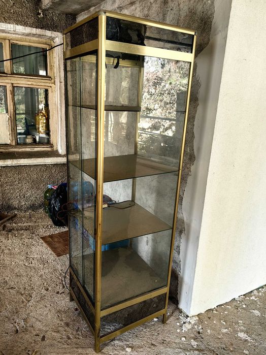 Стъклена витрина