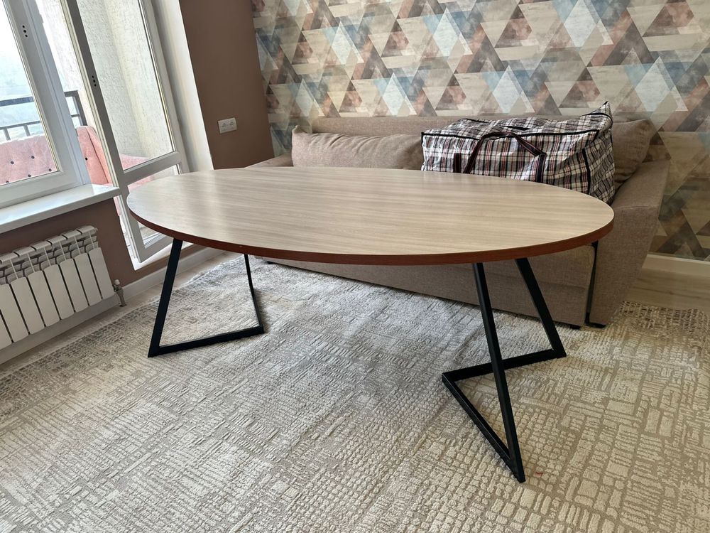 Продам Кухонный стол и 4 стулья