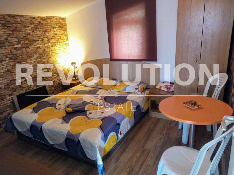 Дава се под наем Едностаен апартамент в Варна, Бриз - 30 кв.м за 300 € - Снимка #1