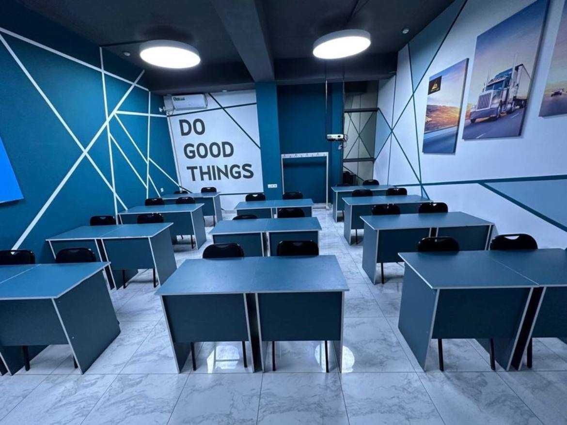 Maktab yoki o'quv markaz uchun parta va stul